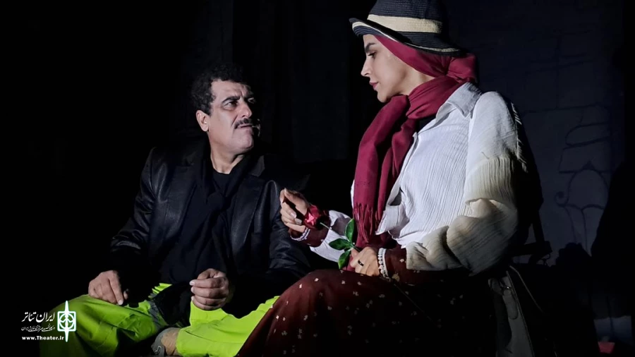نمایش «فراک‌پوش» در لار به روی صحنه رفت 3